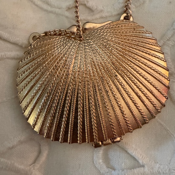 Gold Shell Pendant Necklace - Picture 2 of 6